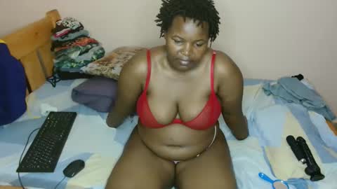 Snapshot of luzremi chatting on 02-13-26, 04:03 luzremi online show from 02-13-26, 04:03