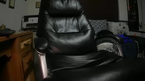 Snapshot of lvrimmer chatting on 05-20-26, 10:32 lvrimmer online show from 05-20-26, 10:32