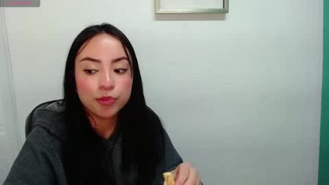 Snapshot of lya_levine chatting on 02-25-25, 06:31 Lya online show from 02-25-25, 06:31