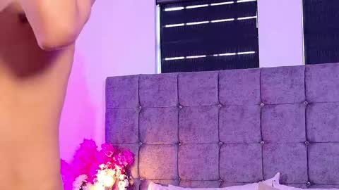 Snapshot of lyadumont chatting on 04-19-26, 12:26 LYA online show from 04-19-26, 12:26