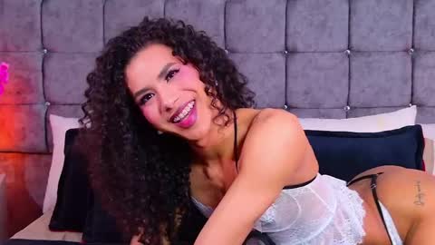 Snapshot of lyadumont chatting on 05-28-26, 05:21 LYA online show from 05-28-26, 05:21