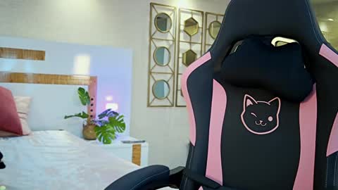 Snapshot of lyahaven chatting on 02-26-25, 05:39 Lya Haven online show from 02-26-25, 05:39