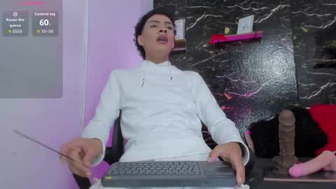 lyan_hots_ online show from 11-12-25, 11:10