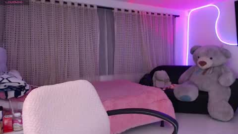 Snapshot of lyann_ chatting on 10-24-25, 02:30 Lyann online show from 10-24-25, 02:30