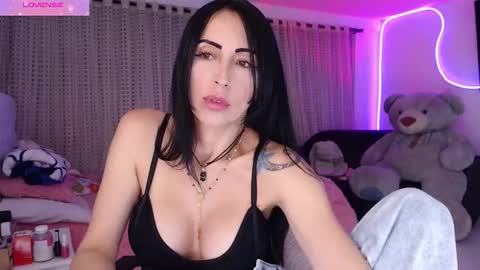 Snapshot of lyann_ chatting on 10-24-25, 11:34 Lyann online show from 10-24-25, 11:34