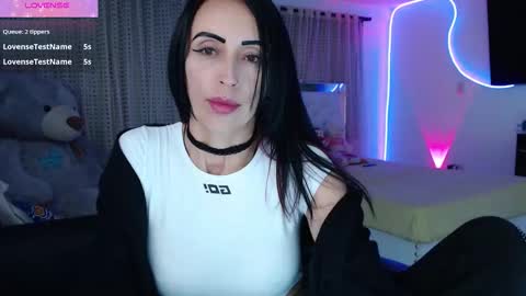 Snapshot of lyann_ chatting on 11-11-25, 02:55 Lyann online show from 11-11-25, 02:55