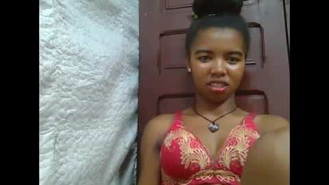 Snapshot of lydialarin chatting on 02-14-25, 10:07 Lydiah online show from 02-14-25, 10:07