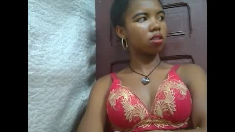 Snapshot of lydialarin chatting on 02-15-25, 06:44 Lydiah online show from 02-15-25, 06:44