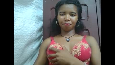 Snapshot of lydialarin chatting on 02-16-25, 10:21 Lydiah online show from 02-16-25, 10:21