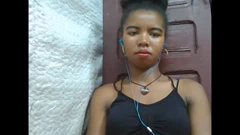 Snapshot of lydialarin chatting on 02-18-25, 10:27 Lydiah online show from 02-18-25, 10:27