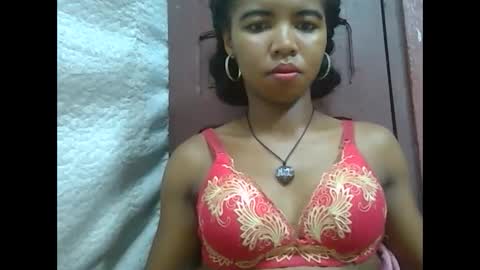 Snapshot of lydialarin chatting on 02-19-25, 05:49 Lydiah online show from 02-19-25, 05:49