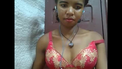 Snapshot of lydialarin chatting on 02-21-25, 11:55 Lydiah online show from 02-21-25, 11:55