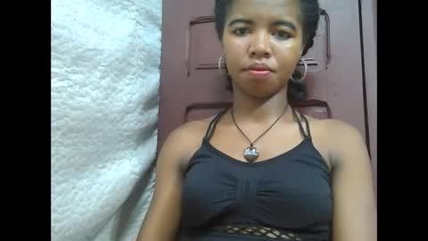 Snapshot of lydialarin chatting on 02-22-25, 05:57 Lydiah online show from 02-22-25, 05:57