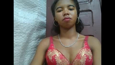 Snapshot of lydialarin chatting on 02-25-25, 10:37 Lydiah online show from 02-25-25, 10:37