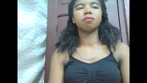 Snapshot of lydialarin chatting on 02-26-25, 03:53 Lydiah online show from 02-26-25, 03:53