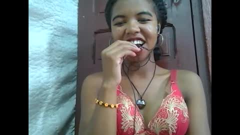 Snapshot of lydialarin chatting on 02-27-25, 07:44 Lydiah online show from 02-27-25, 07:44