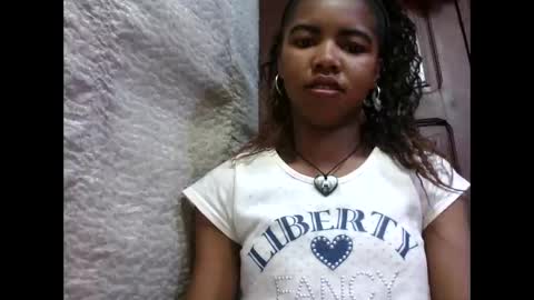 Snapshot of lydialarin chatting on 09-16-25, 02:23 Lydiah online show from 09-16-25, 02:23