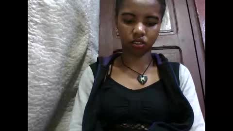 Snapshot of lydialarin chatting on 09-22-25, 04:09 Lydiah online show from 09-22-25, 04:09