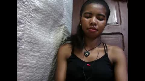 Snapshot of lydialarin chatting on 09-23-25, 04:43 Lydiah online show from 09-23-25, 04:43