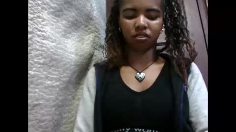Snapshot of lydialarin chatting on 09-24-25, 05:05 Lydiah online show from 09-24-25, 05:05