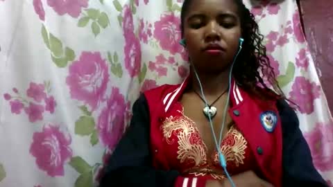 Snapshot of lydialarin chatting on 10-06-25, 07:00 Lydiah online show from 10-06-25, 07:00