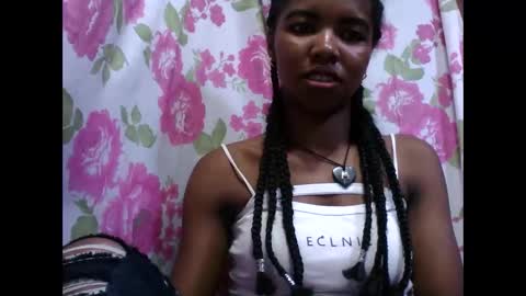 Snapshot of lydialarin chatting on 10-12-25, 10:25 Lydiah online show from 10-12-25, 10:25