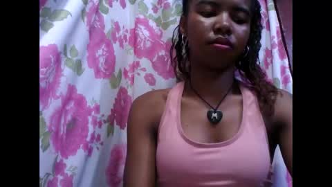 Snapshot of lydialarin chatting on 10-14-25, 03:18 Lydiah online show from 10-14-25, 03:18