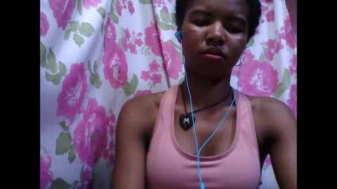 Snapshot of lydialarin chatting on 10-15-25, 06:19 Lydiah online show from 10-15-25, 06:19