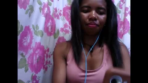 Snapshot of lydialarin chatting on 10-17-25, 02:30 Lydiah online show from 10-17-25, 02:30