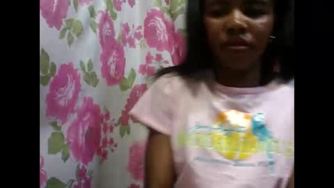 Snapshot of lydialarin chatting on 10-18-25, 03:20 Lydiah online show from 10-18-25, 03:20