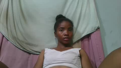 Snapshot of lydie856696 chatting on 05-05-26, 04:48 lydie856696 online show from 05-05-26, 04:48