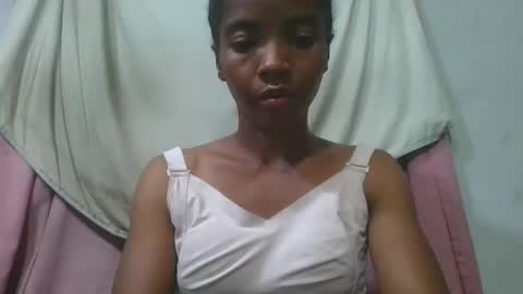 Snapshot of lydie856696 chatting on 05-06-26, 06:46 lydie856696 online show from 05-06-26, 06:46
