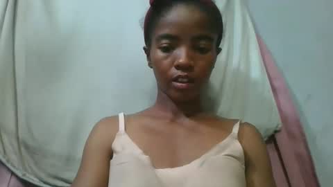 Snapshot of lydie856696 chatting on 05-11-26, 04:04 lydie856696 online show from 05-11-26, 04:04