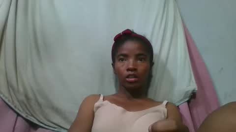Snapshot of lydie856696 chatting on 05-12-26, 04:15 lydie856696 online show from 05-12-26, 04:15