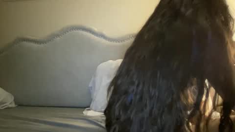 Olivia online show from 11-23-25, 06:57