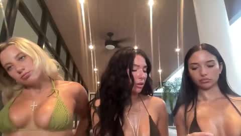 Snapshot of lylaxblake chatting on 03-19-26, 10:36 lylaxblake online show from 03-19-26, 10:36