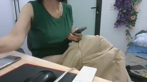 Snapshot of lyli_99 chatting on 11-21-25, 01:54 lyli_99 online show from 11-21-25, 01:54