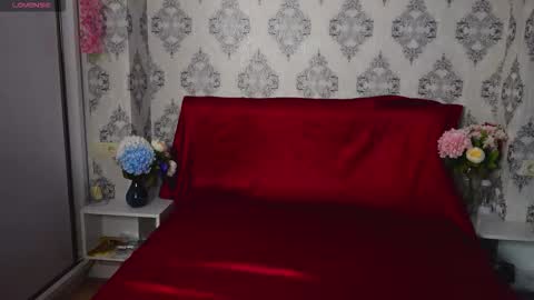 Snapshot of lylianrosse chatting on 03-26-26, 07:25 Lylian online show from 03-26-26, 07:25