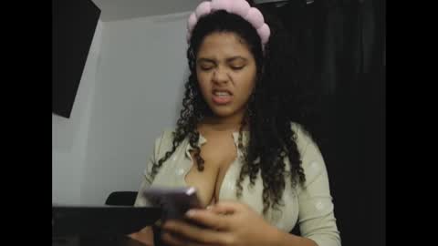 Snapshot of lylii_evans chatting on 02-24-25, 05:00 lylii_evans online show from 02-24-25, 05:00