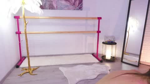 Snapshot of lyly_loveyou chatting on 01-18-25, 08:52 Lyly online show from 01-18-25, 08:52