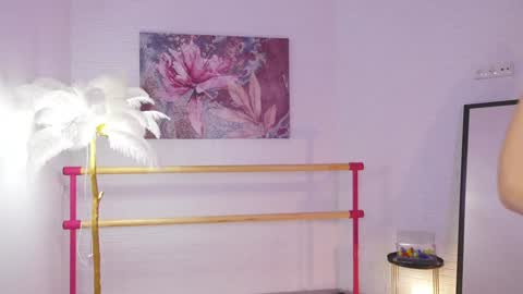 Snapshot of lyly_loveyou chatting on 01-24-25, 05:53 Lyly online show from 01-24-25, 05:53