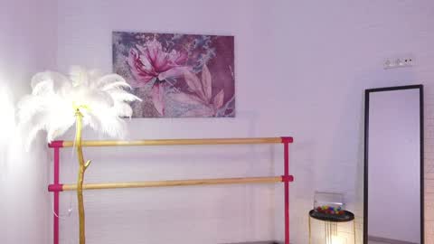 Snapshot of lyly_loveyou chatting on 02-04-25, 09:49 Lyly online show from 02-04-25, 09:49