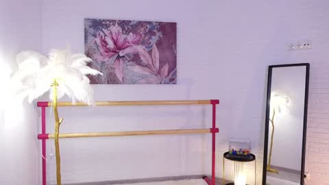 Snapshot of lyly_loveyou chatting on 02-08-25, 05:40 Lyly online show from 02-08-25, 05:40