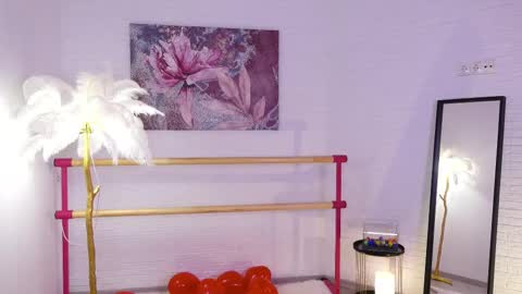 Snapshot of lyly_loveyou chatting on 02-09-25, 05:40 Lyly online show from 02-09-25, 05:40