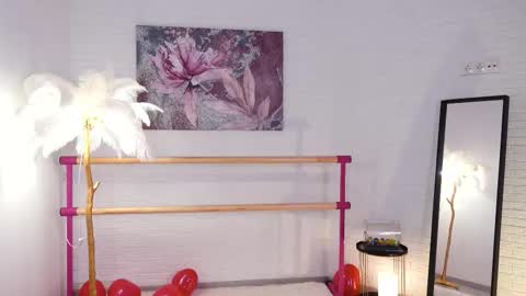 Snapshot of lyly_loveyou chatting on 02-11-25, 05:37 Lyly online show from 02-11-25, 05:37