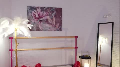 Snapshot of lyly_loveyou chatting on 02-11-25, 08:48 Lyly online show from 02-11-25, 08:48