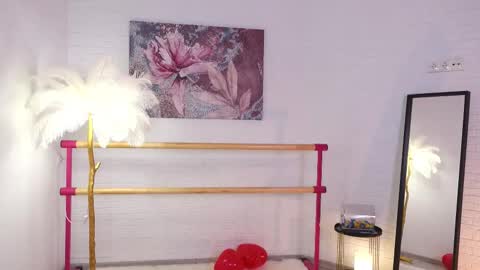 Snapshot of lyly_loveyou chatting on 02-14-25, 05:41 Lyly online show from 02-14-25, 05:41