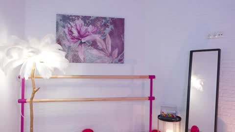 Snapshot of lyly_loveyou chatting on 02-18-25, 06:59 Lyly online show from 02-18-25, 06:59