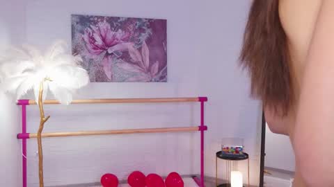 Snapshot of lyly_loveyou chatting on 02-21-25, 05:35 Lyly online show from 02-21-25, 05:35