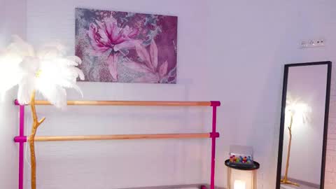 Snapshot of lyly_loveyou chatting on 02-27-25, 08:50 Lyly online show from 02-27-25, 08:50